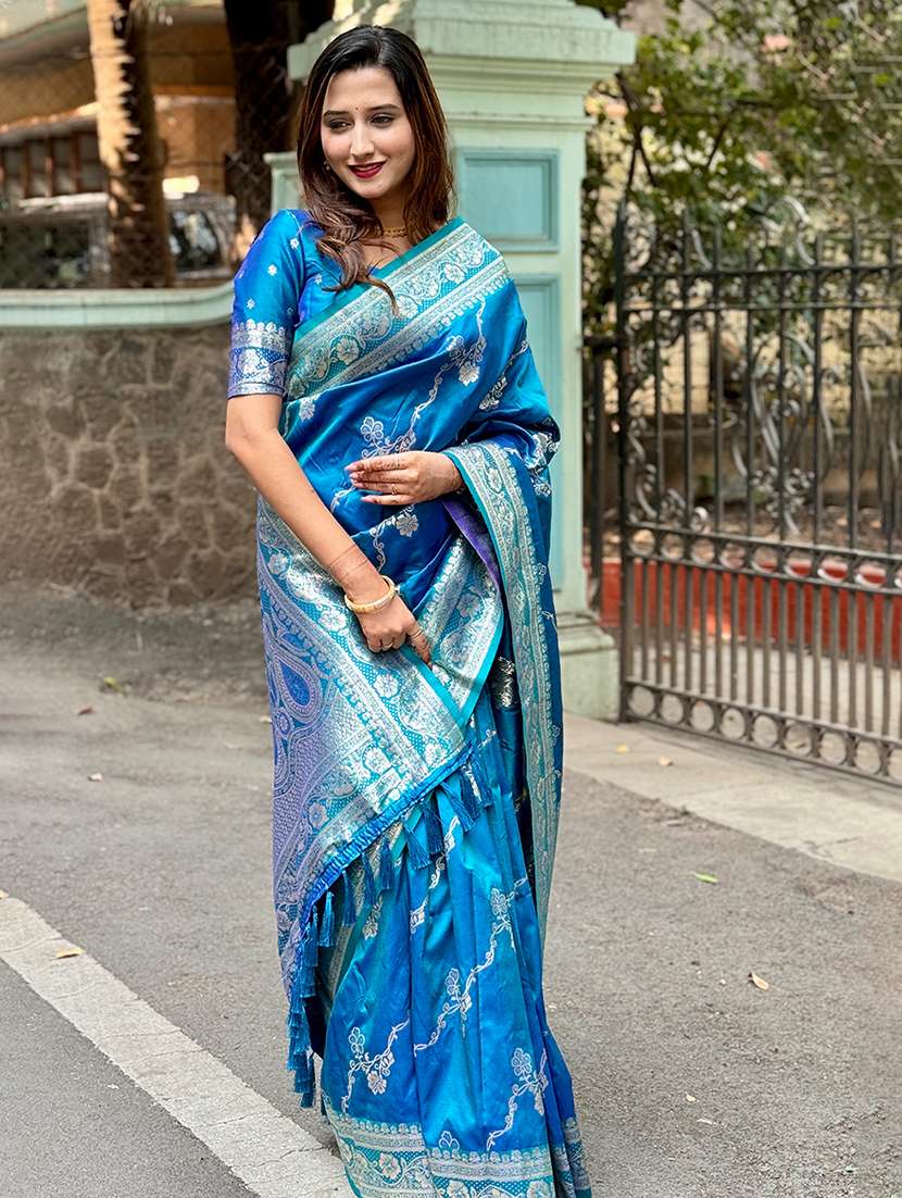 women self design banarasi saree with blouse