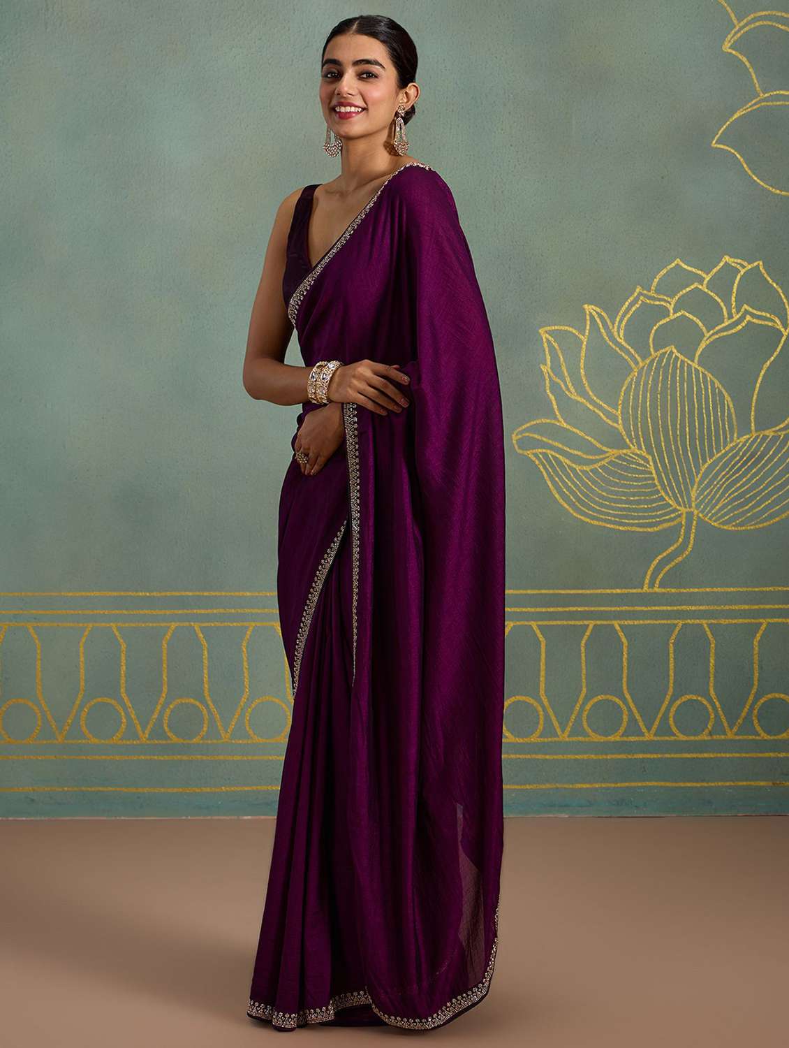 women solid with embellished bordered saree - 22444283 -  Standard Image - 2