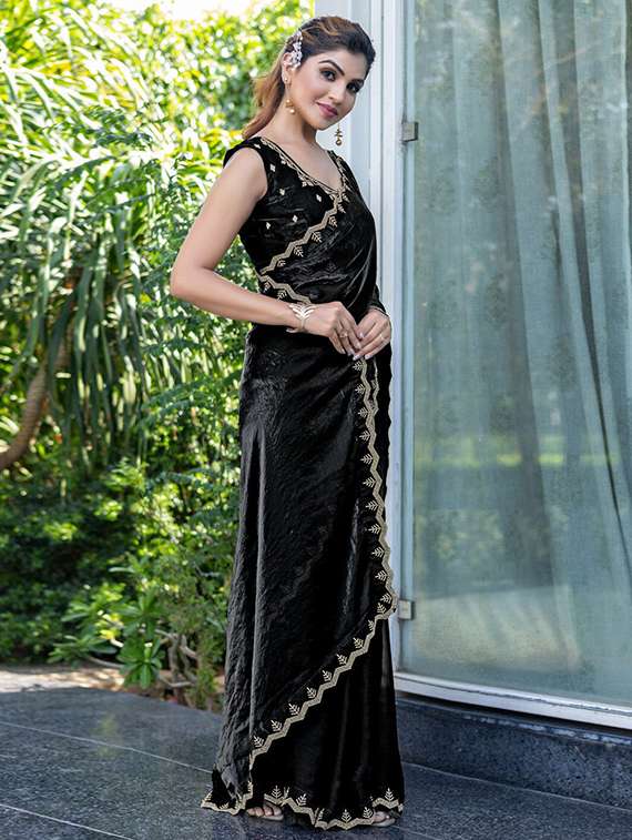 women solid with bordered saree - 22444381 -  Standard Image - 2