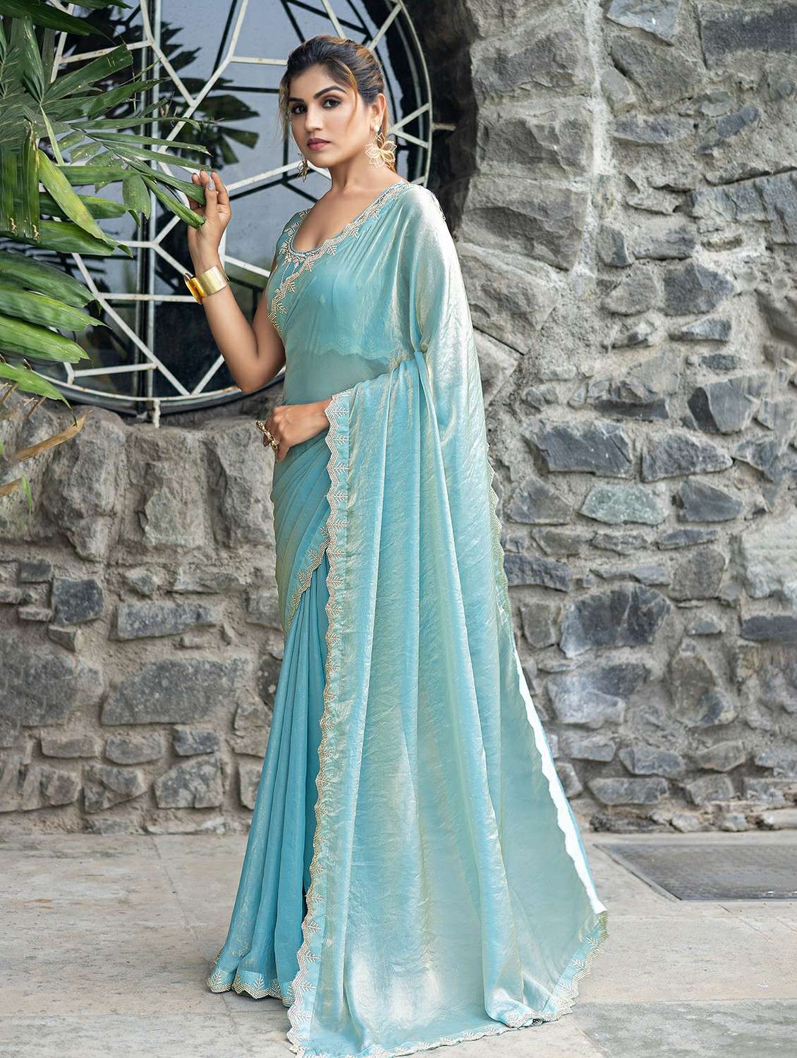 women solid with bordered saree - 22444388 -  Standard Image - 2