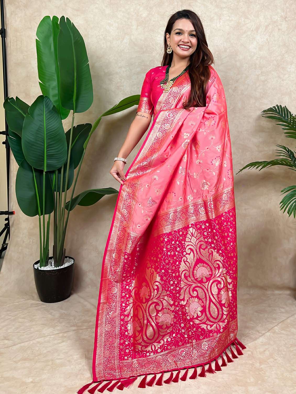 women self design banarasi saree with blouse - 22447530 -  Standard Image - 2