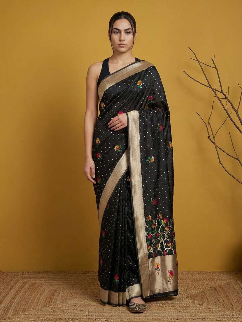 women self design jamdani saree with blouse