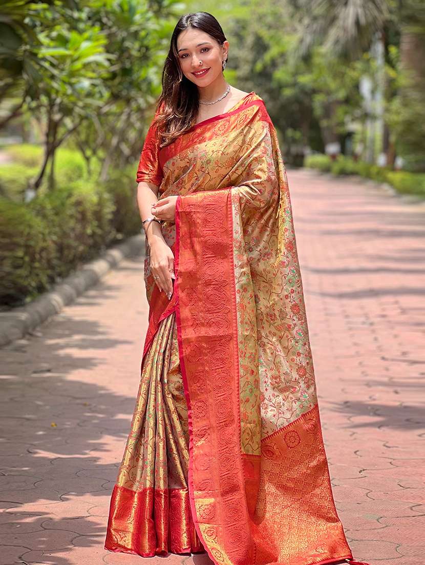 women self design bordered saree with blouse
