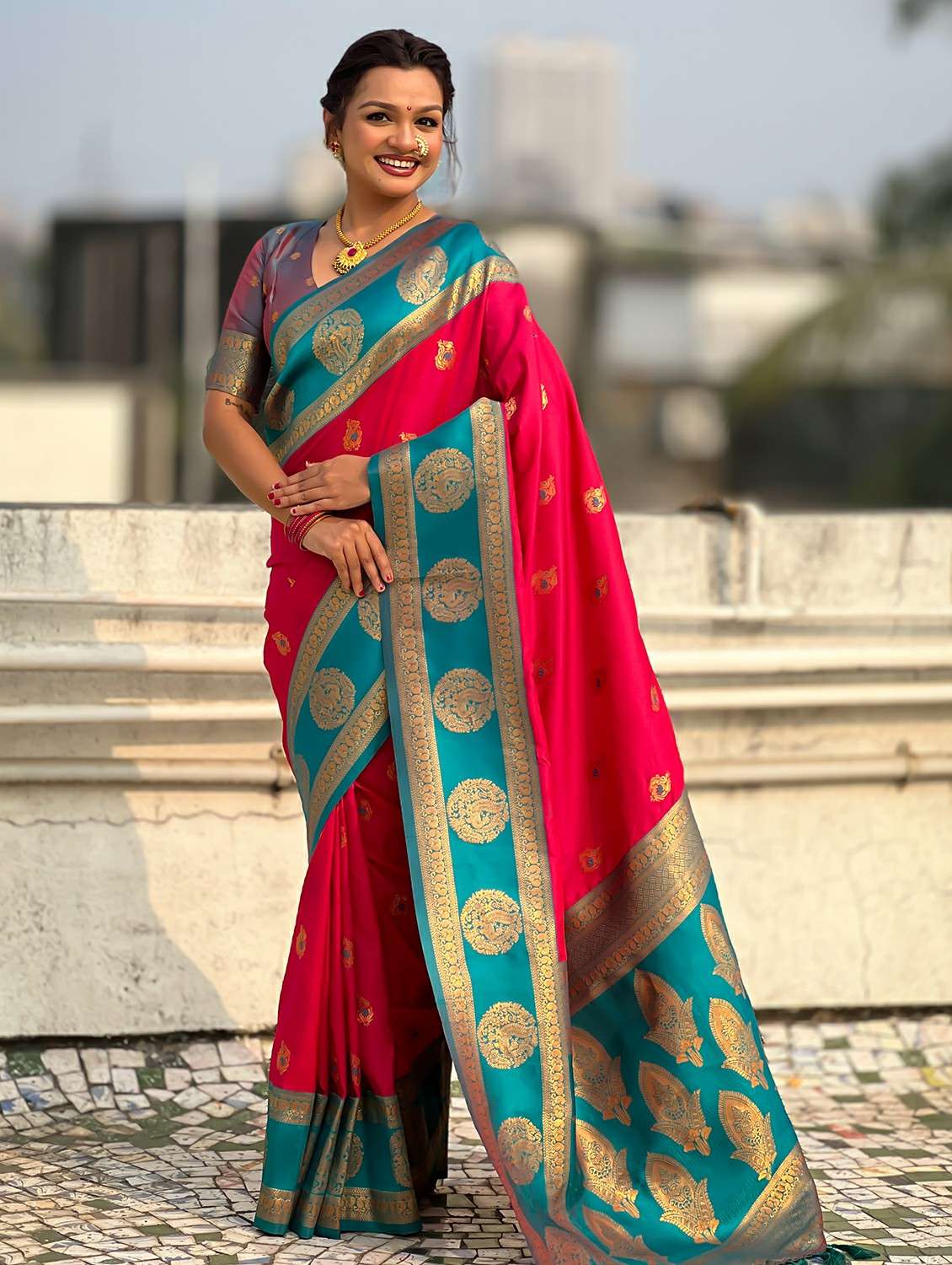 women self design banarasi saree with blouse