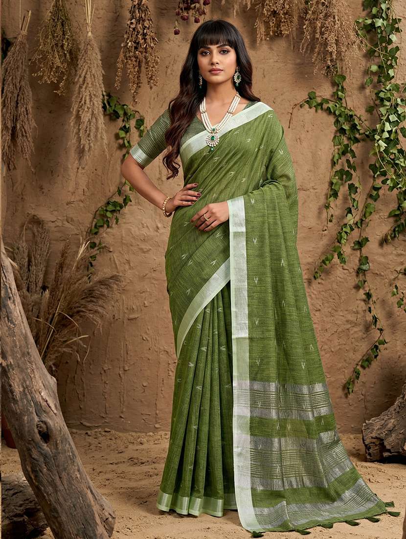 women self design handloom saree with blouse