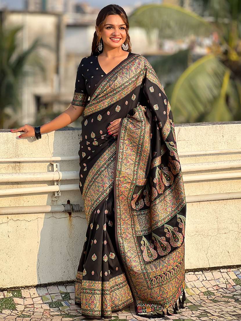 women self design banarasi saree with blouse