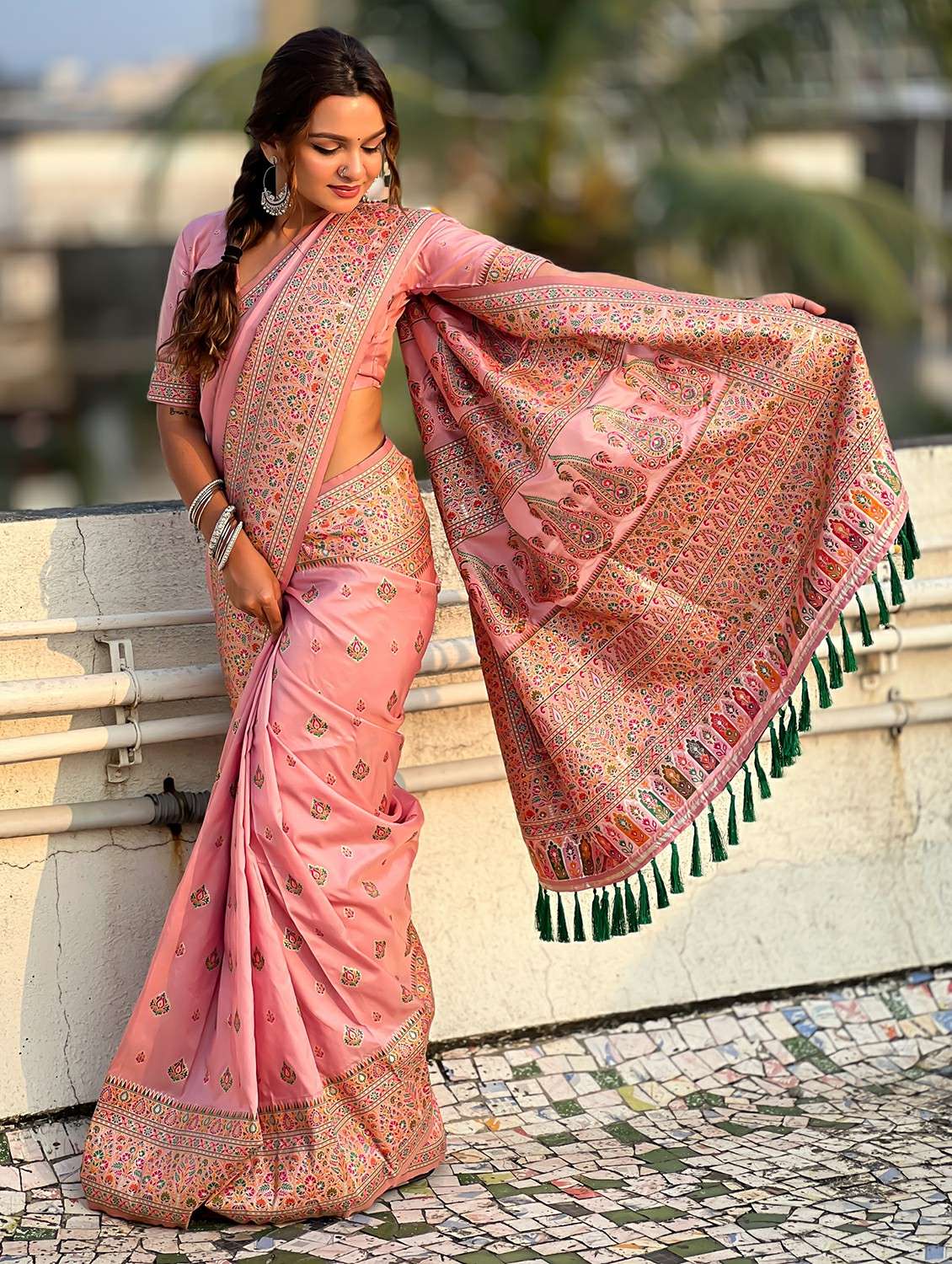 women self design banarasi saree with blouse - 22448426 -  Standard Image - 2