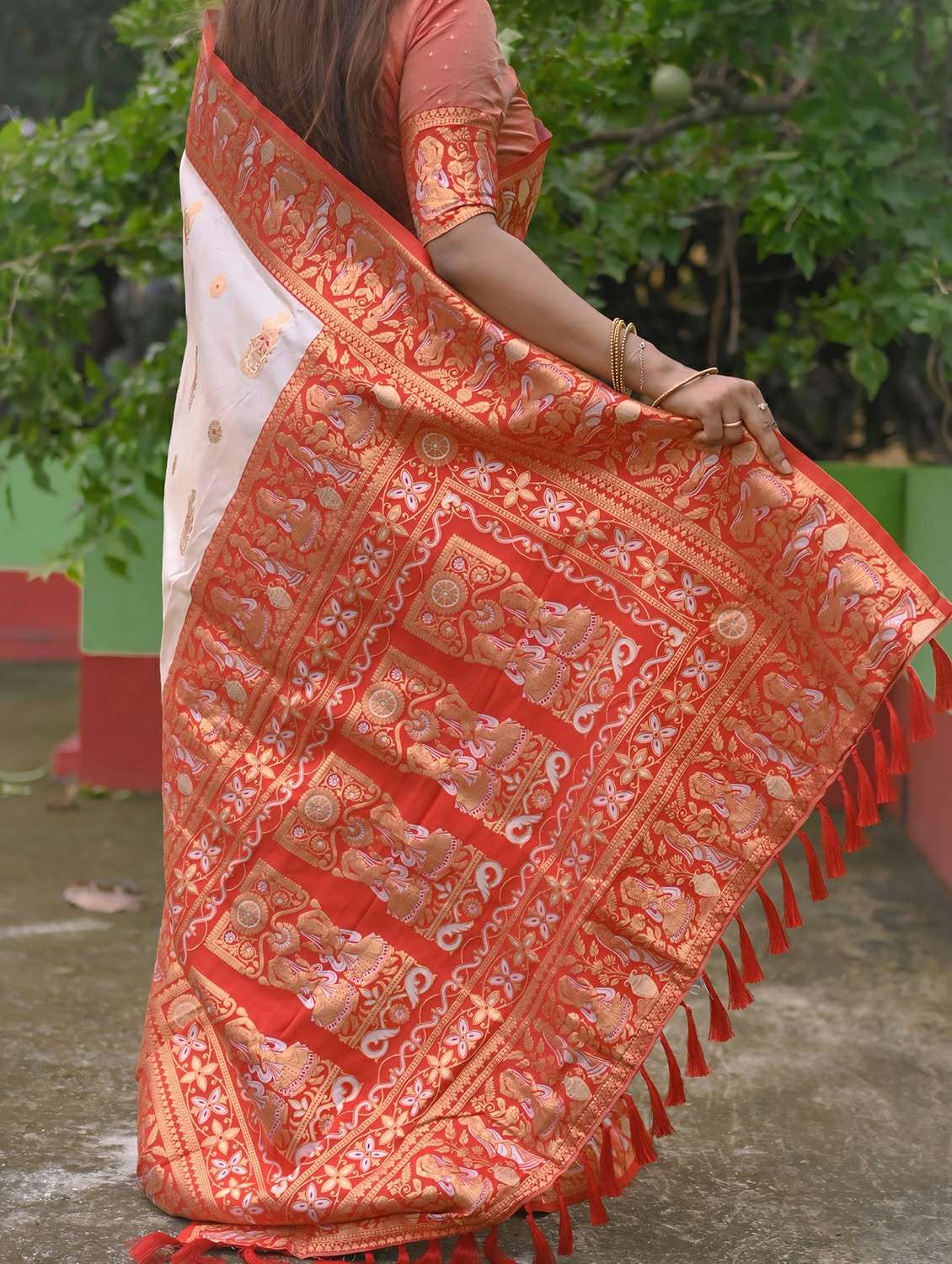 women self design bordered saree with blouse - 22448846 -  Standard Image - 2