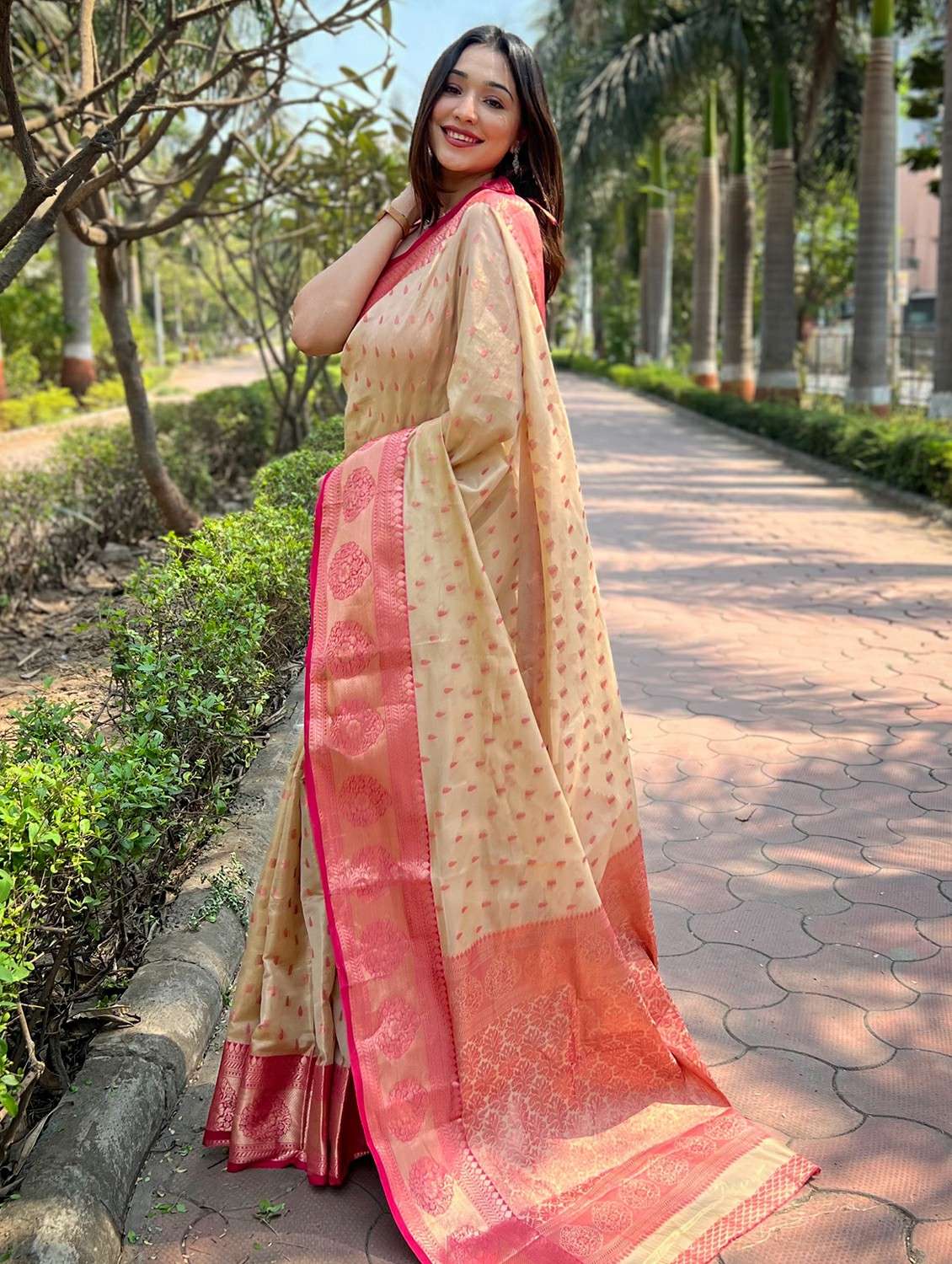 women self design kanjivaram saree with blouse - 22448870 -  Standard Image - 2