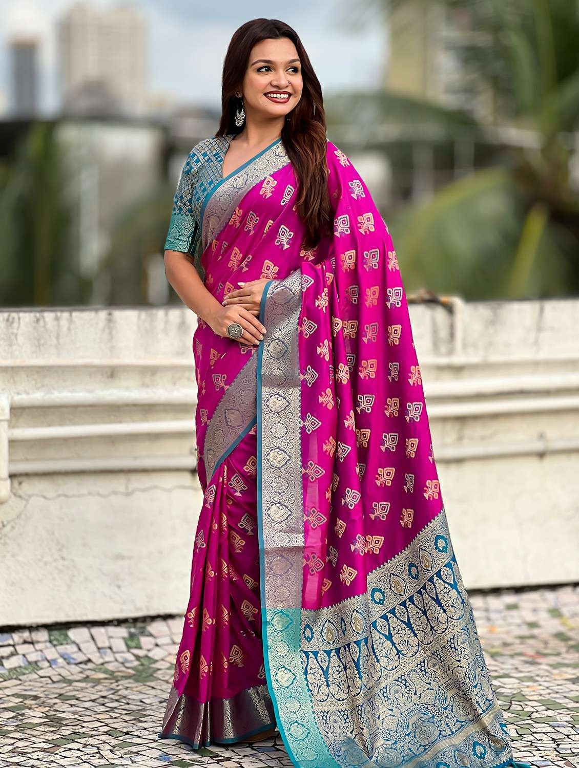 women self design patola saree with blouse - 22448917 -  Standard Image - 2