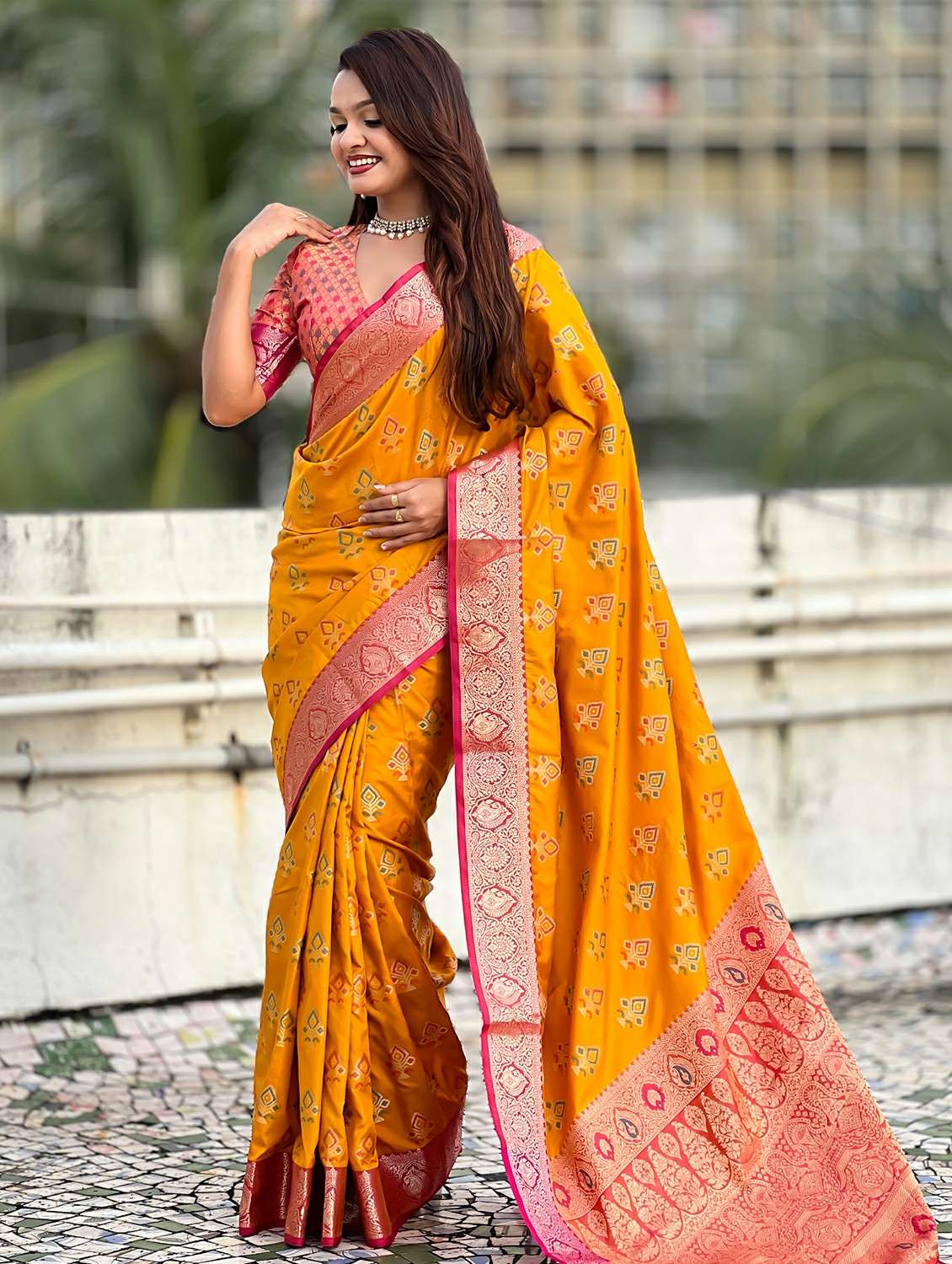 women self design patola saree with blouse - 22448919 -  Standard Image - 2