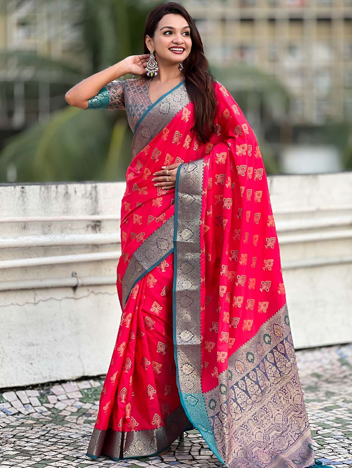 women self design patola saree with blouse - 22448920 -  Standard Image - 2