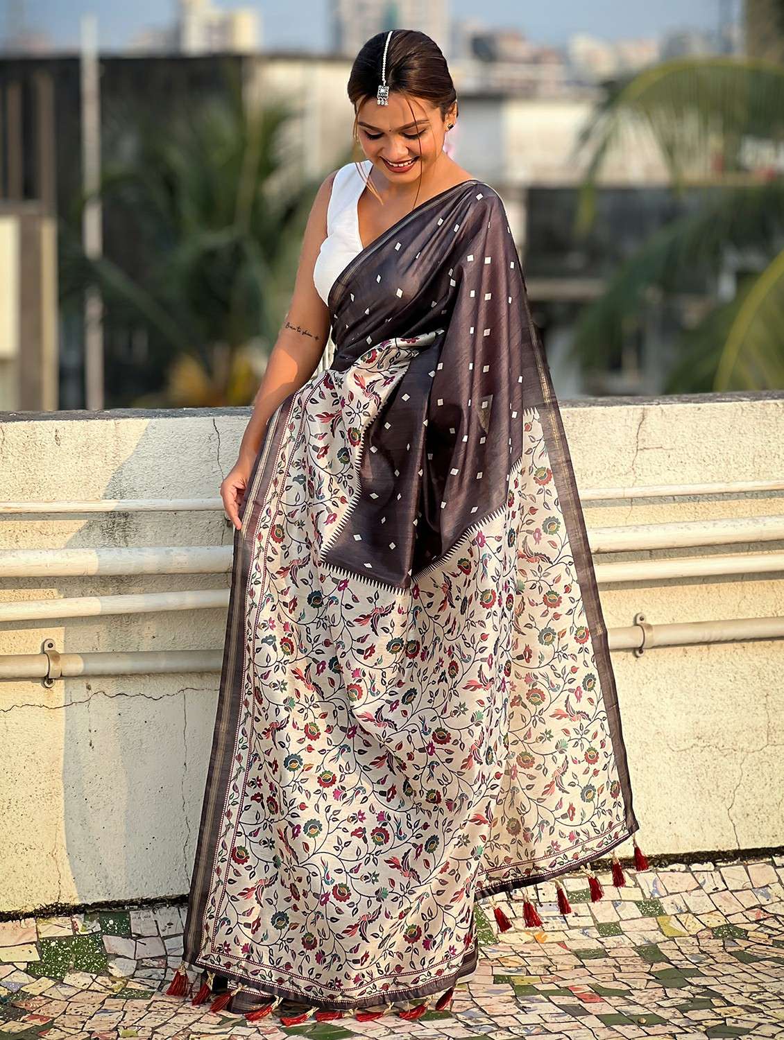 women printed casual wear saree with blouse - 22449698 -  Standard Image - 2