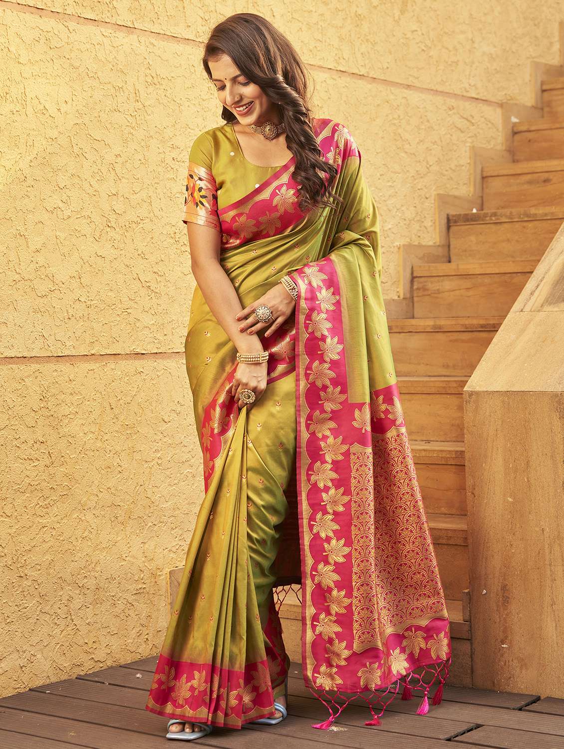 women self design banarasi saree with blouse - 22450351 -  Standard Image - 2