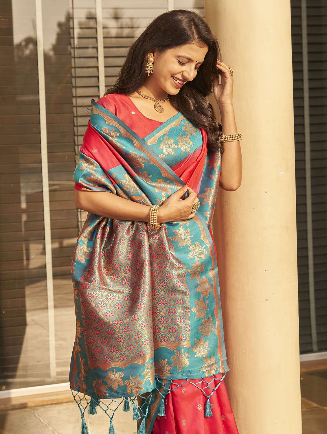 women self design banarasi saree with blouse - 22450352 -  Standard Image - 2