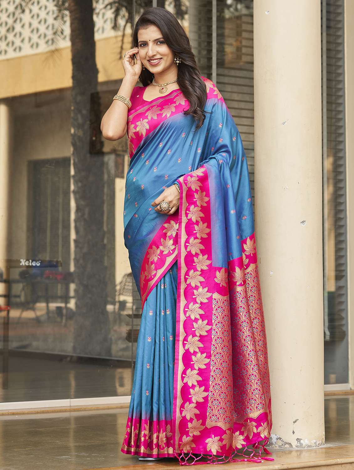 women self design banarasi saree with blouse