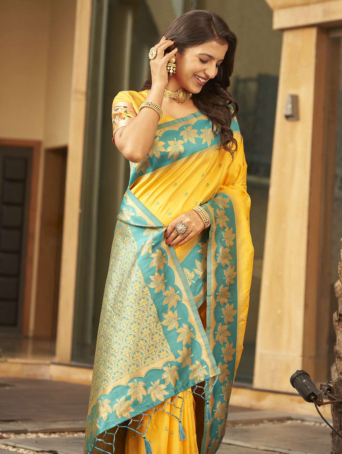 women self design banarasi saree with blouse - 22450356 -  Standard Image - 2