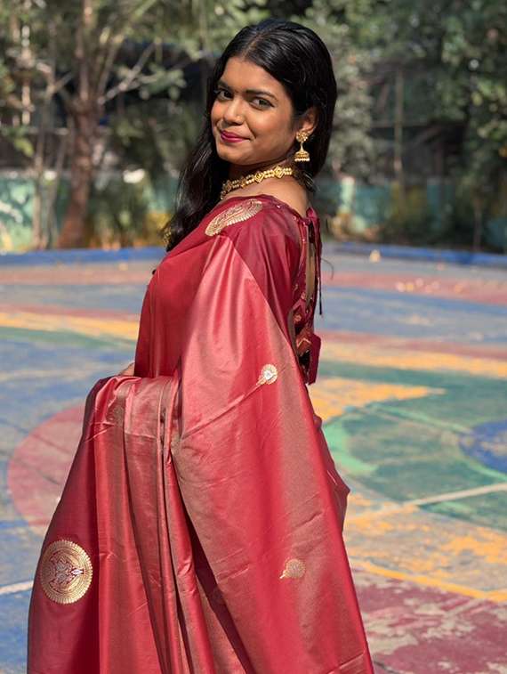 women self design banarasi saree with blouse - 22450360 -  Standard Image - 2