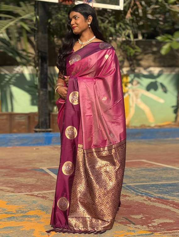 women self design banarasi saree with blouse - 22450361 -  Standard Image - 2