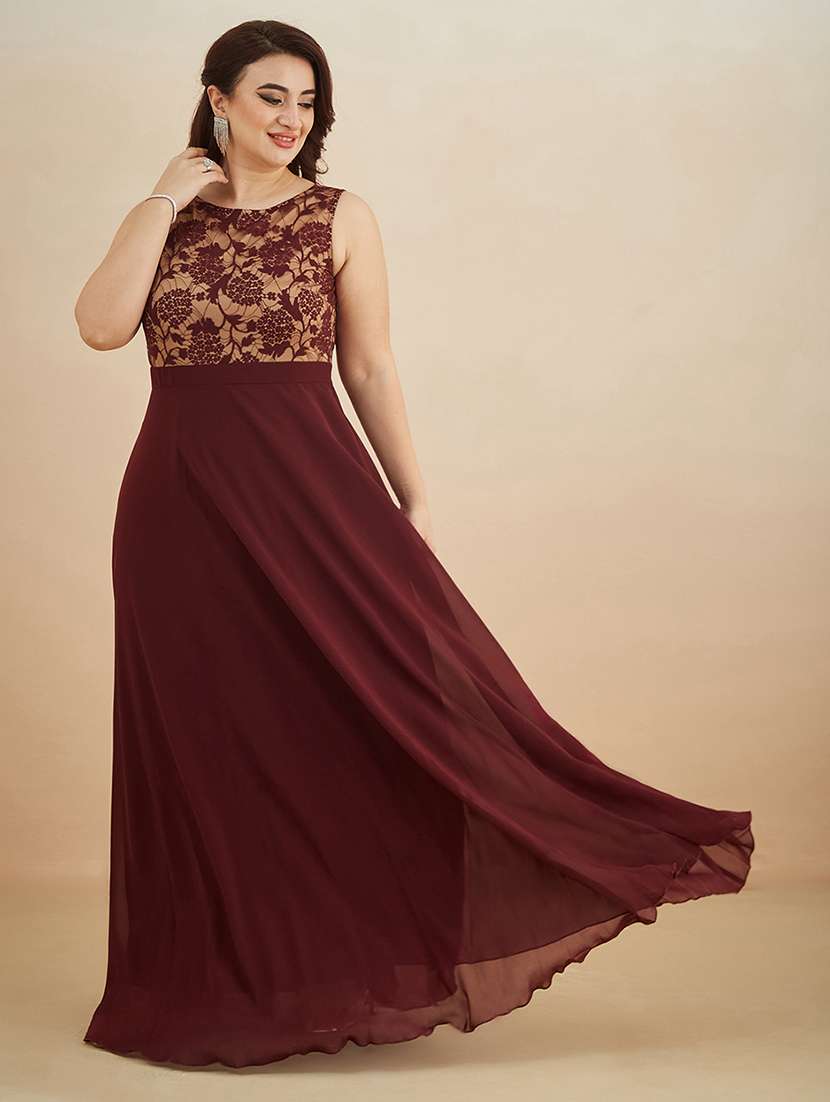 women self design sleeveless gown