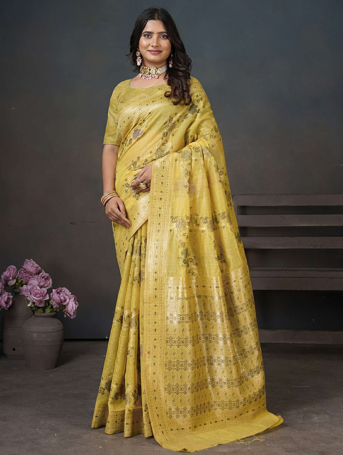 women self design banarasi saree with blouse