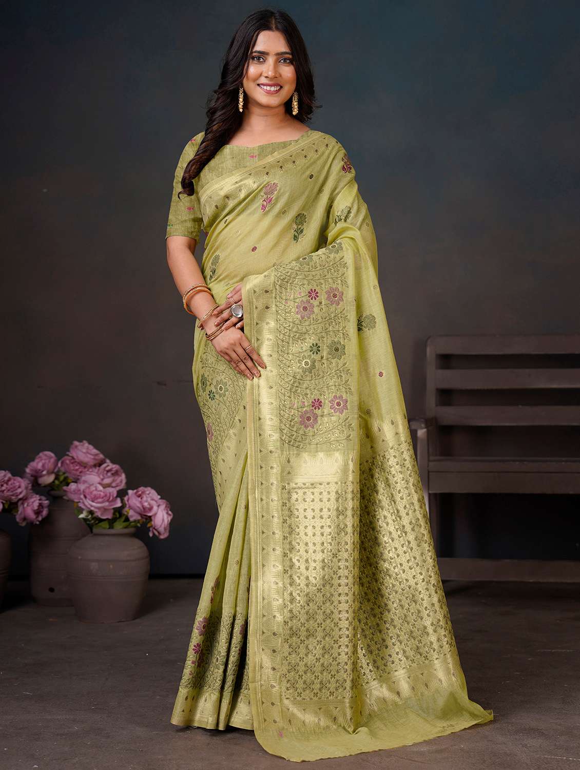 women self design banarasi saree with blouse