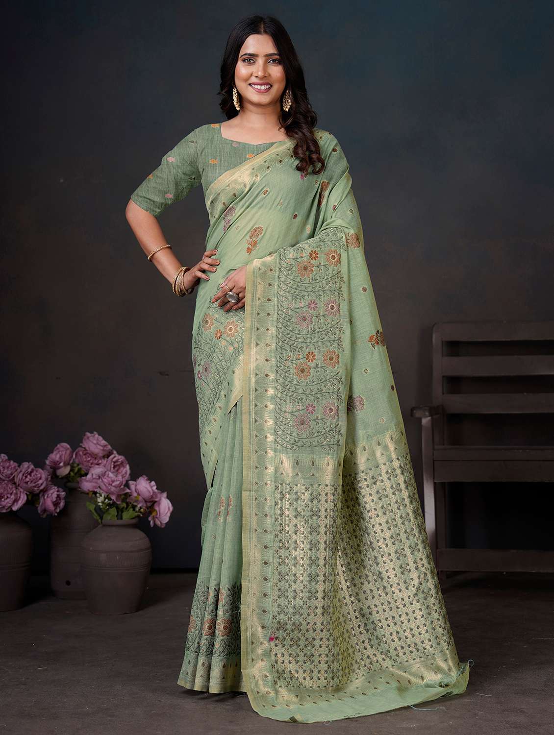 women self design banarasi saree with blouse