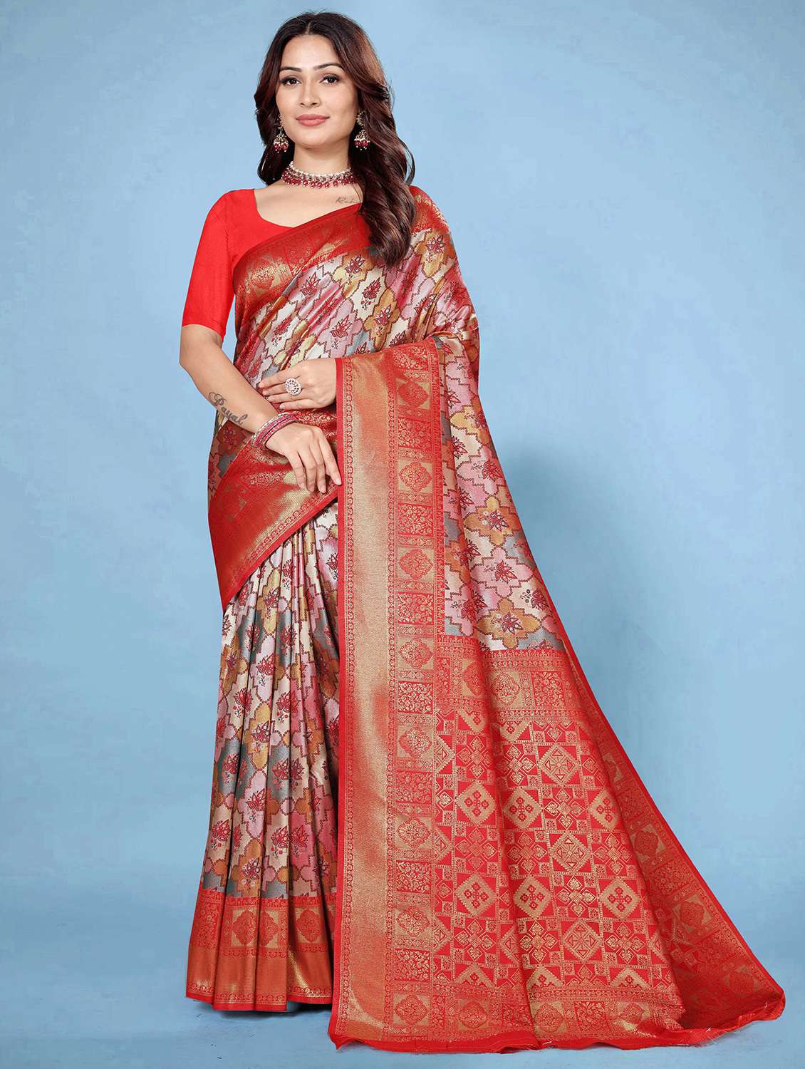 women self design kanjivaram saree with blouse
