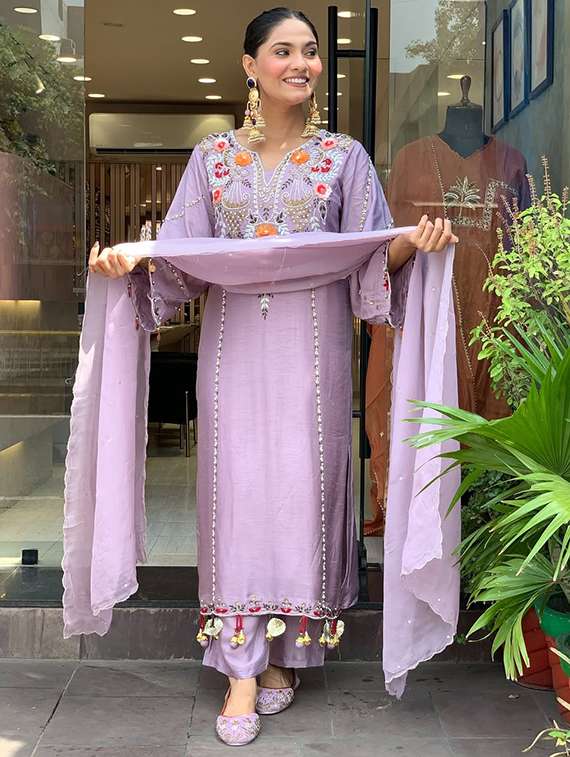 women lavender self design  kurta pant set - 22451876 -  Standard Image - 2