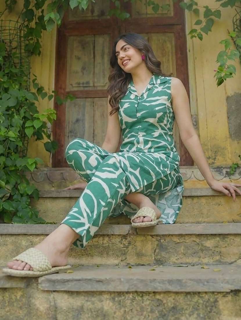 women printed sleeveless ethnic co-ord set - 22451990 -  Standard Image - 2