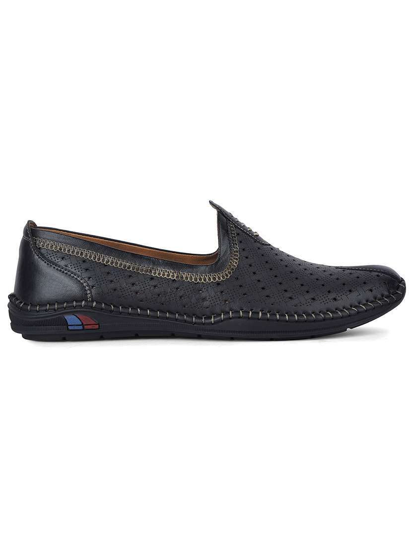 men black slip on jutis - 22452017 -  Standard Image - 2