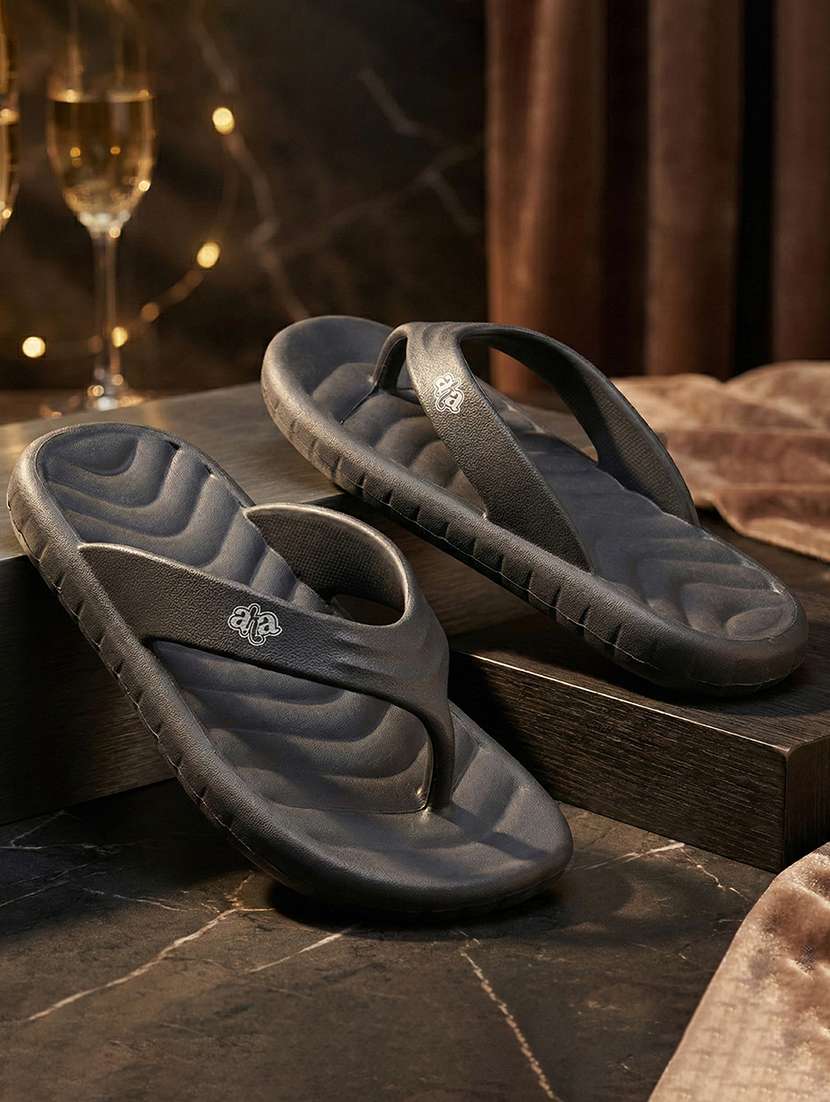 men solid toe seperator slipper