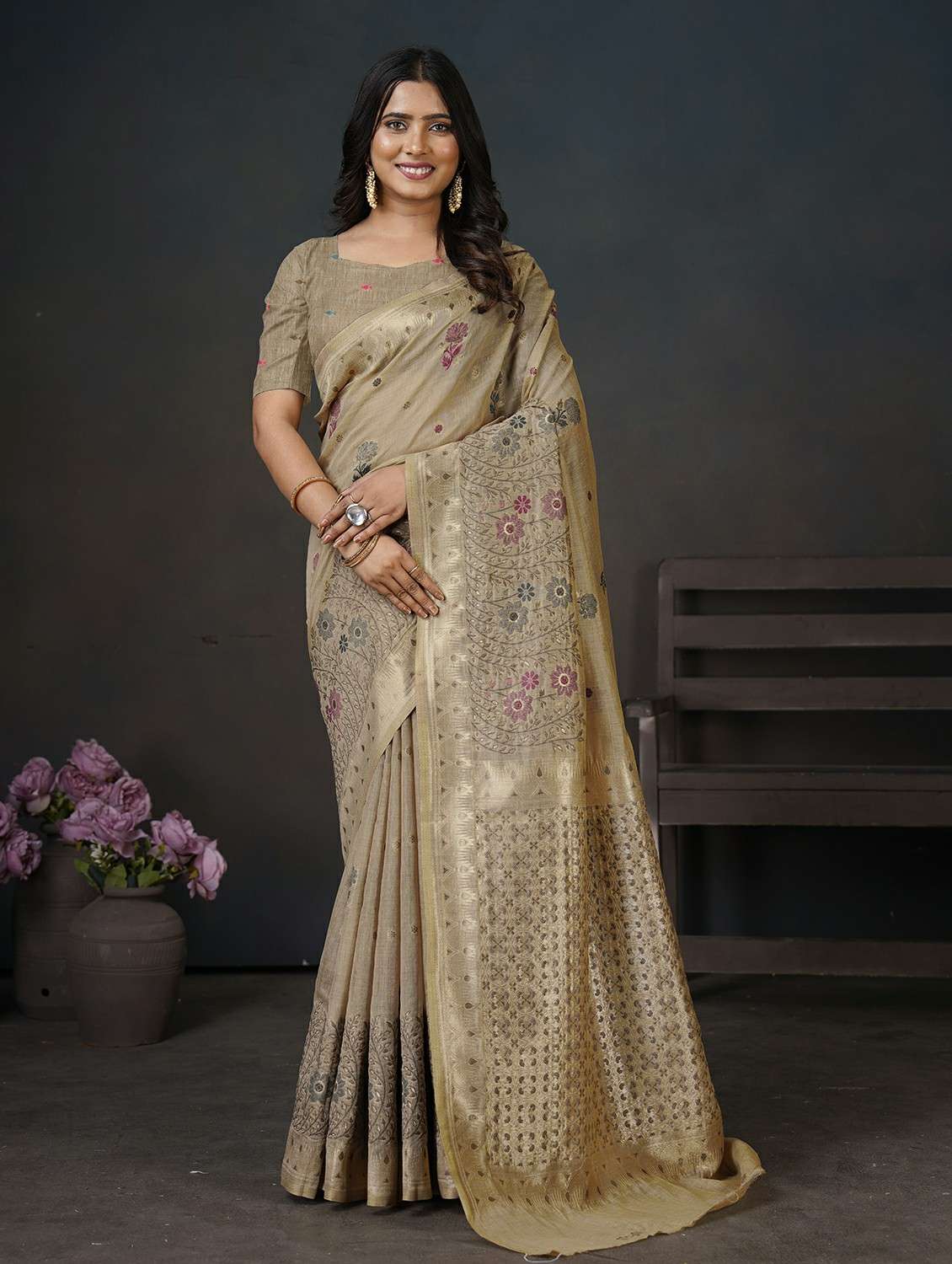 women self design banarasi saree with blouse
