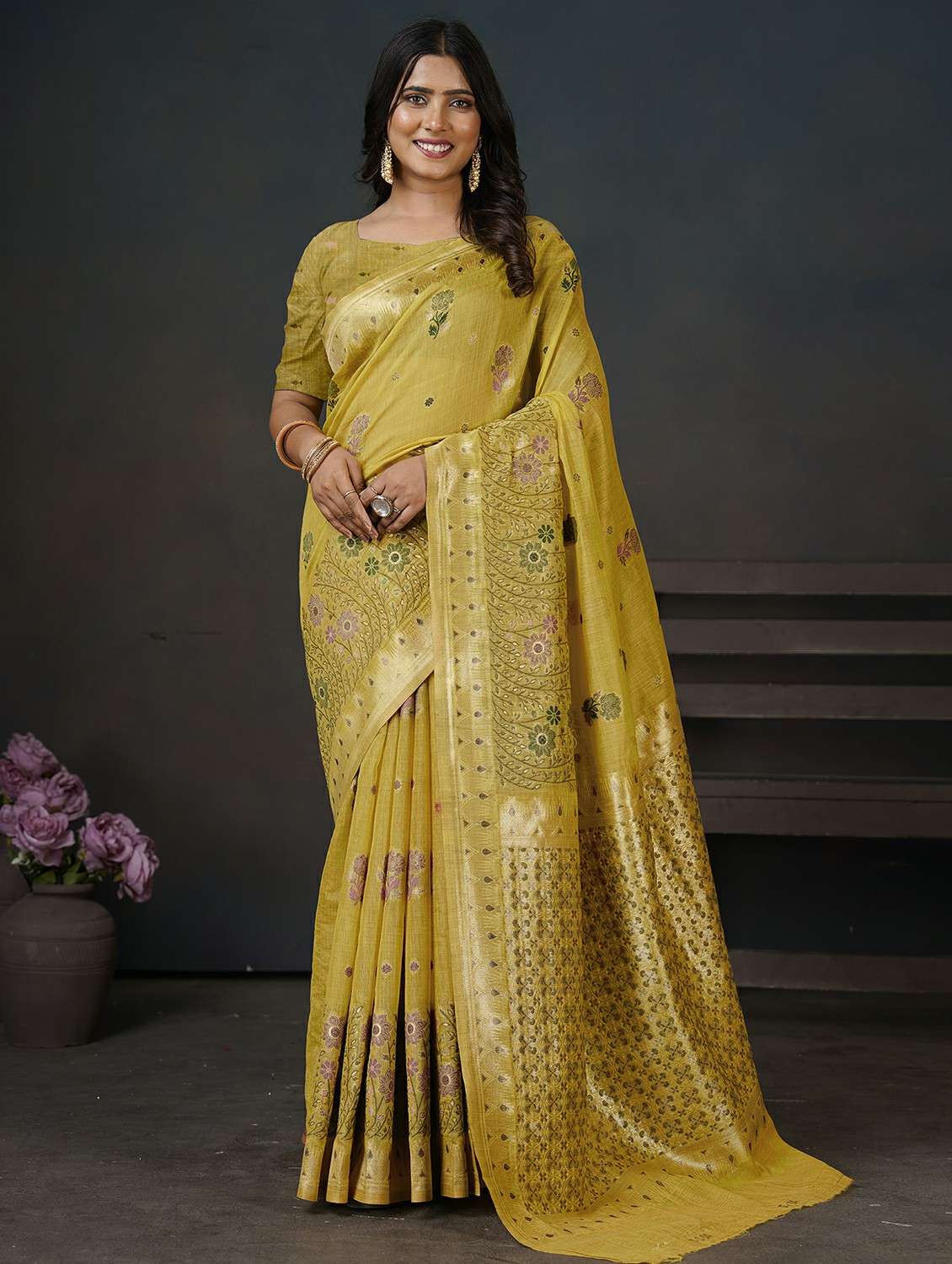 women self design banarasi saree with blouse