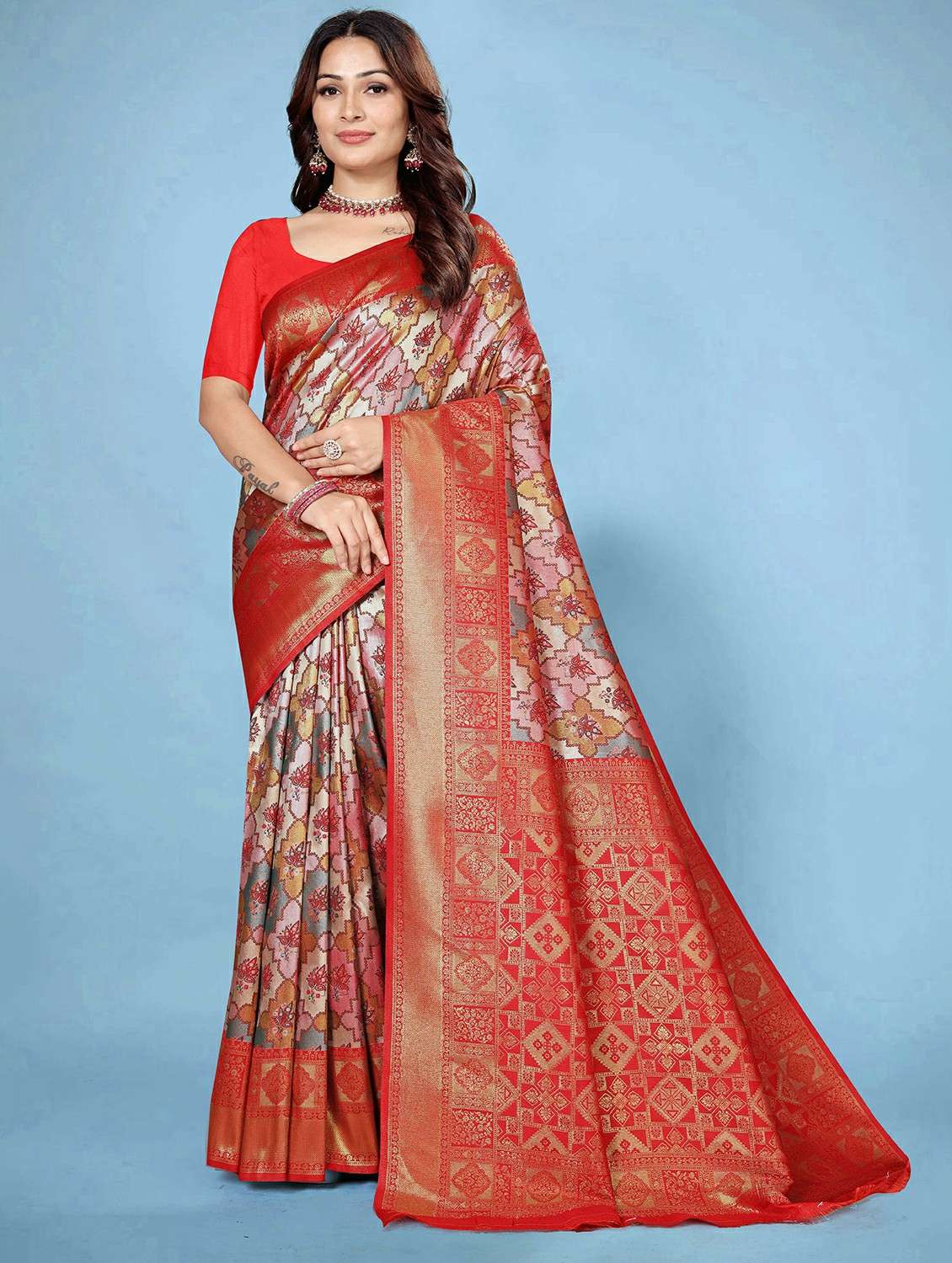 women self design kanjivaram saree with blouse