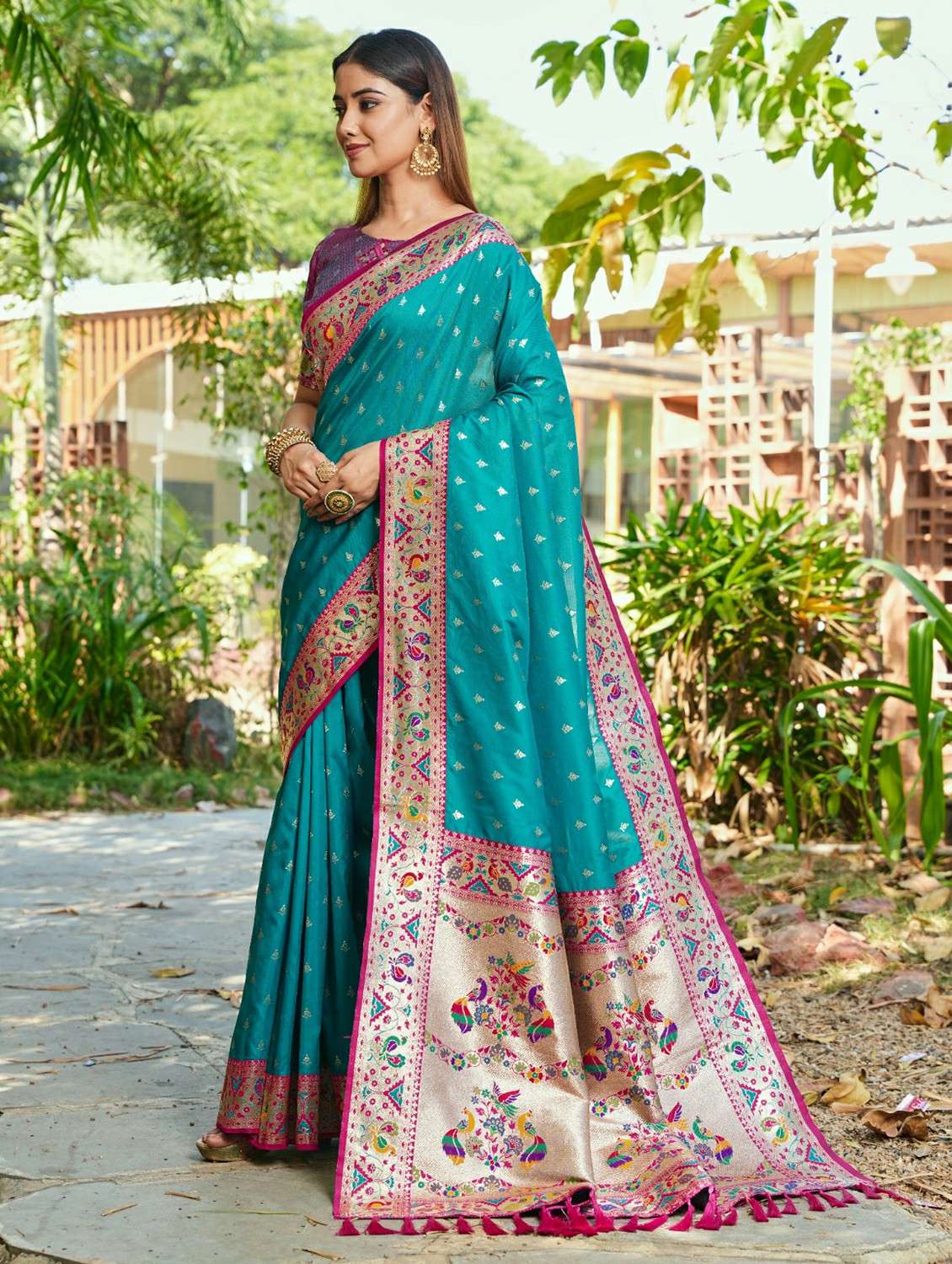 women self design paithani saree with blouse - 22453701 -  Standard Image - 2