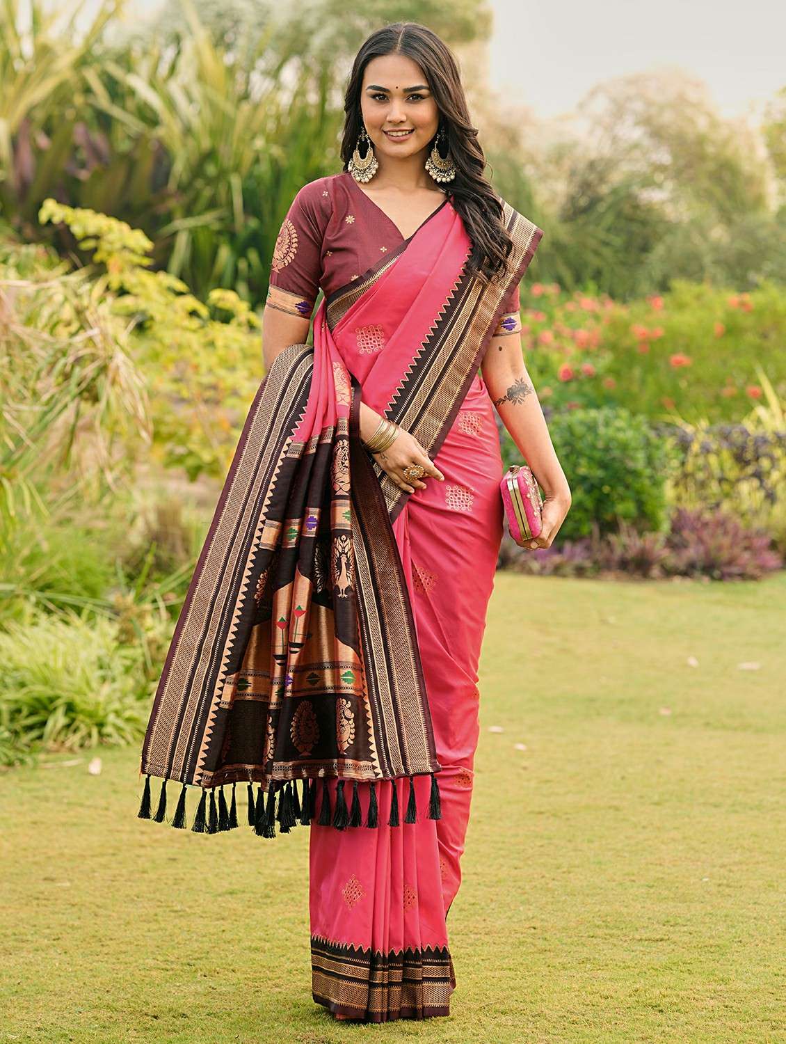 women self design paithani saree with blouse - 22453724 -  Standard Image - 2