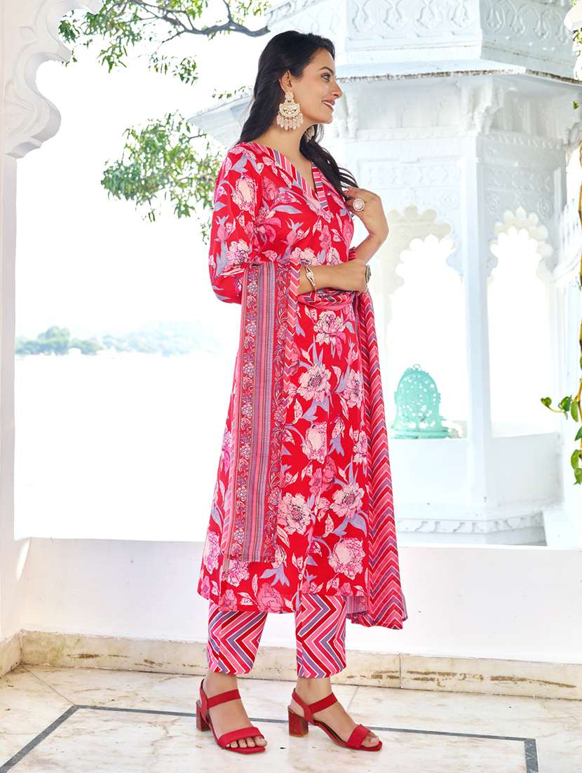 women floral three quarter sleeve kurta pant with dupatta set - 22454107 -  Standard Image - 2