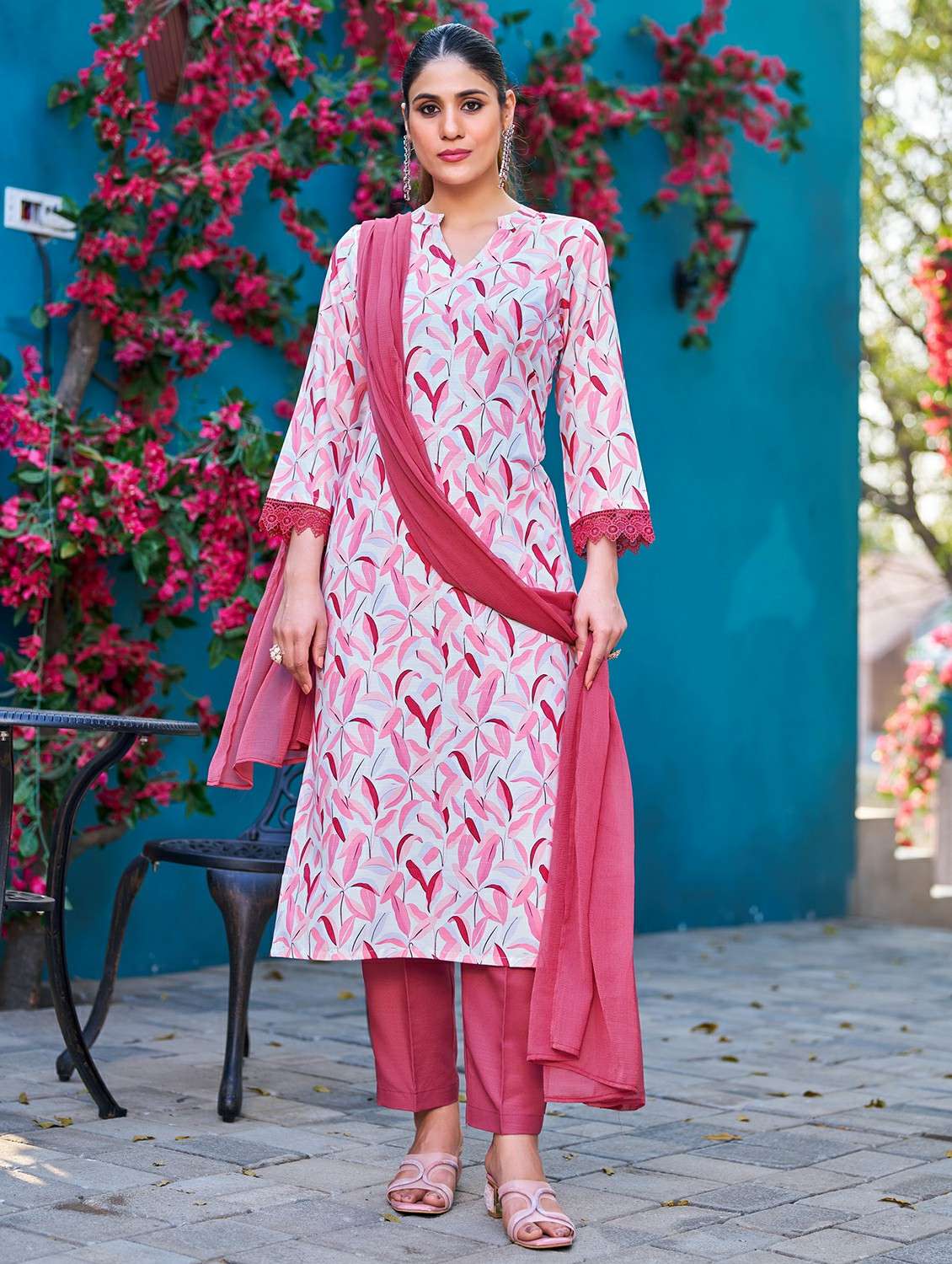 women printed three quarter sleeve kurta pant with dupatta set