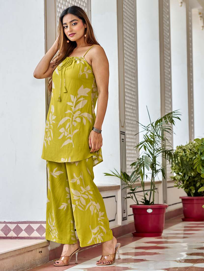 Women Printed Shoulder Strap Ethnic Co-ord Set - 22454428 -  Standard Image - 2