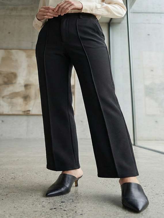 women solid mid rise pleated straight trouser