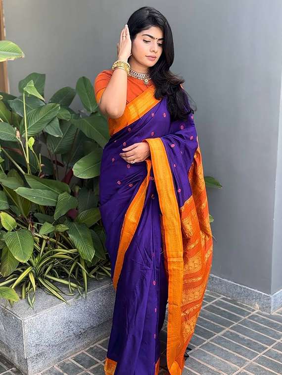 women self design banarasi saree with blouse - 22456487 -  Standard Image - 2