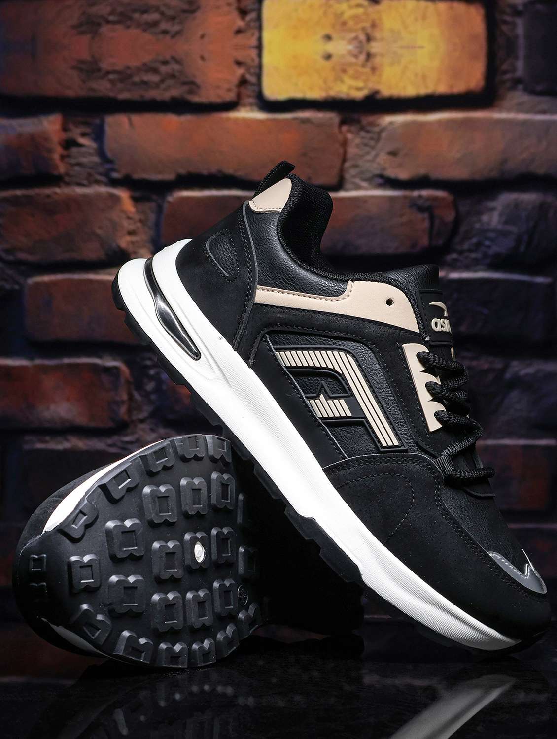 men black lace up sneaker
