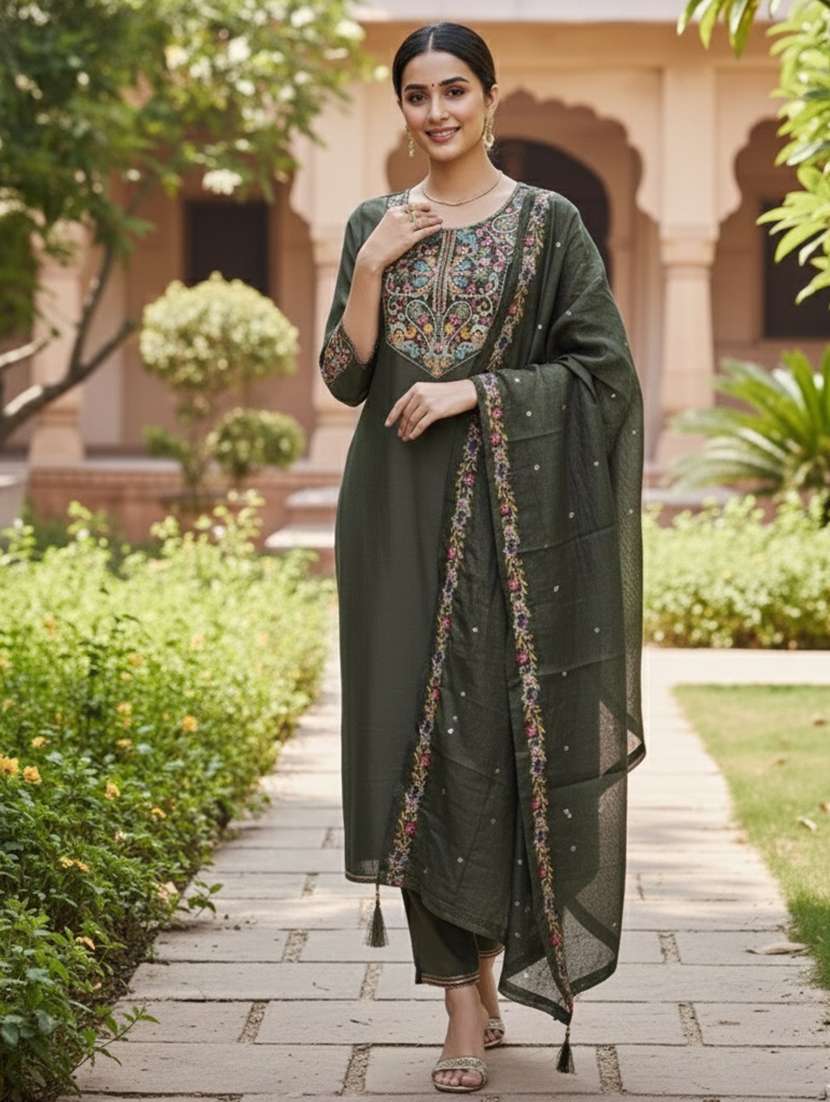 women green kurta pant set