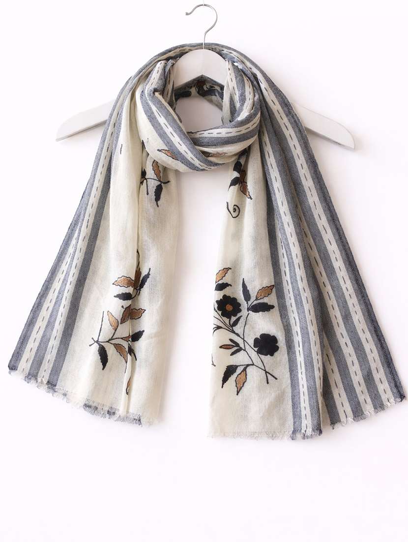 women white wool scarf - 22461220 -  Standard Image - 2