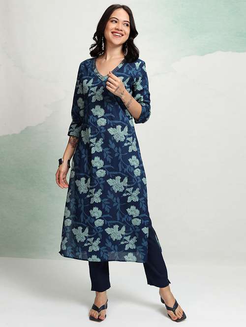Women Floral Three Quarter Sleeve Straight Kurta