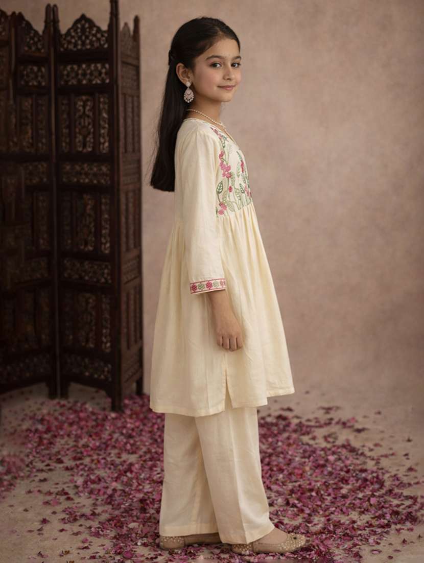girl cream cotton kurta pant set suit set - 22463415 -  Standard Image - 2