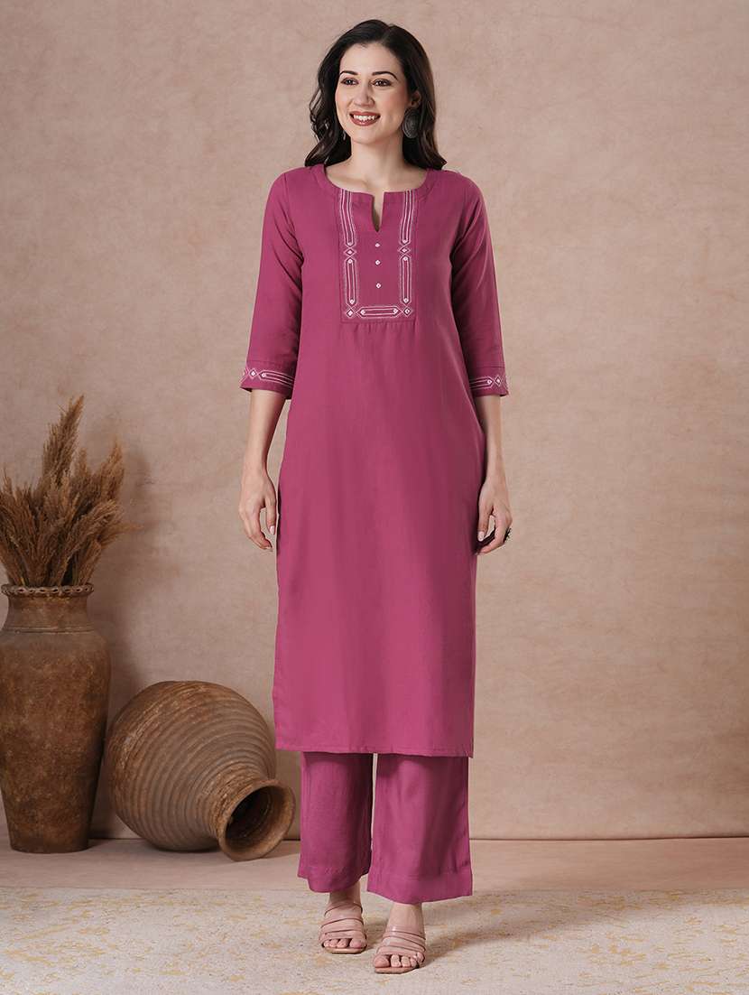 women three quarter sleeve straight kurta