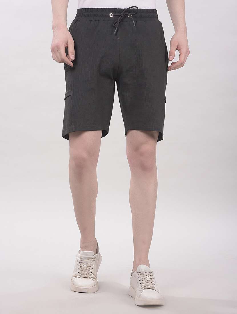 men solid mid rise regular fit sport shorts