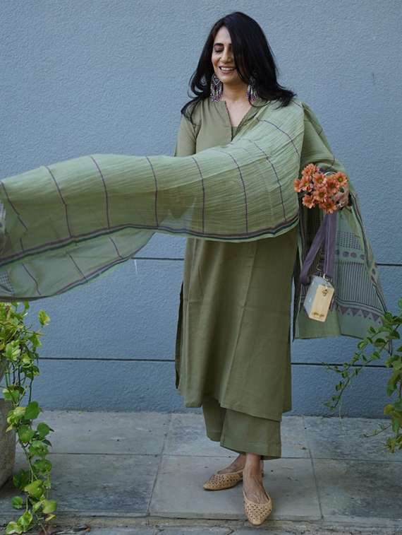 women green kurta dupatta set - 22466321 -  Standard Image - 2